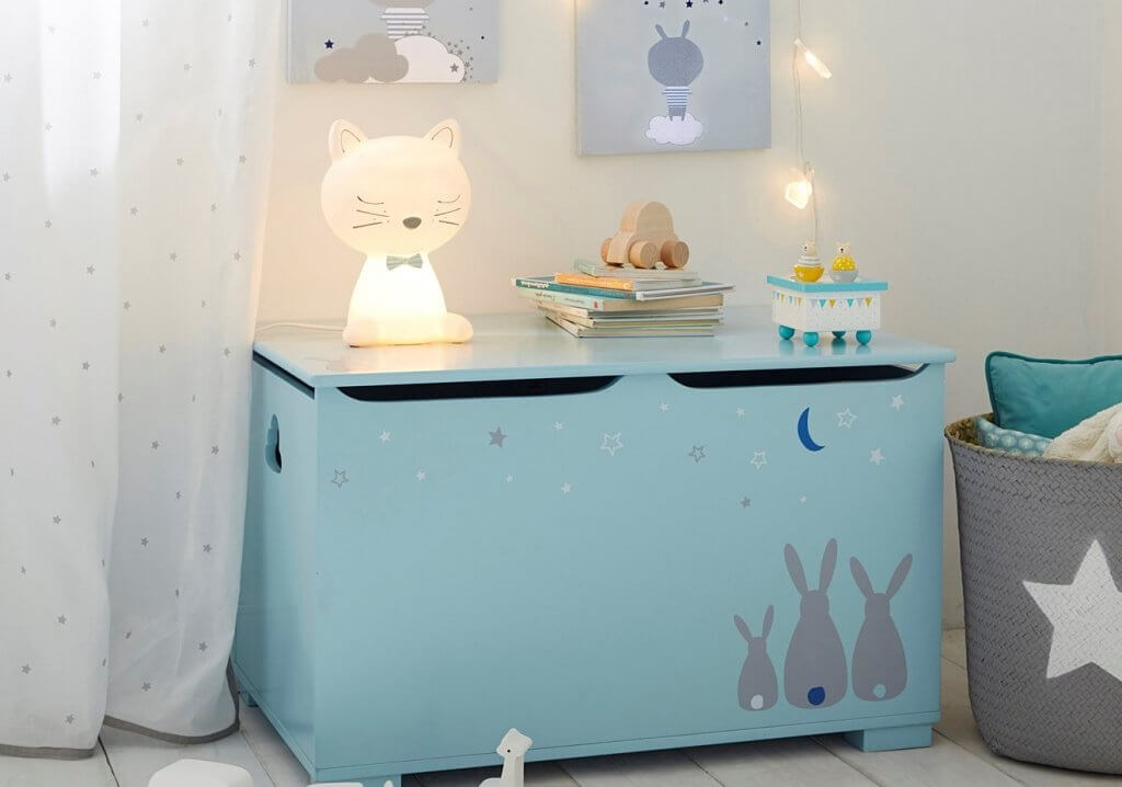 Baúl infantil azul.