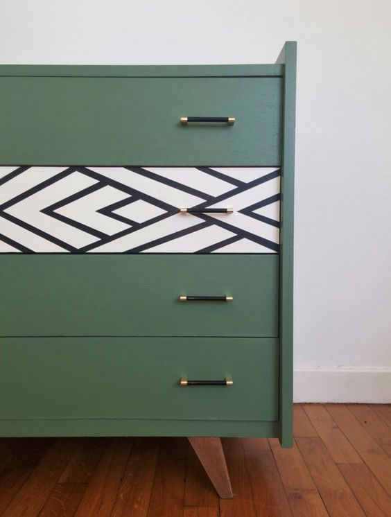 Mueble verde con detalle contraste geométrico