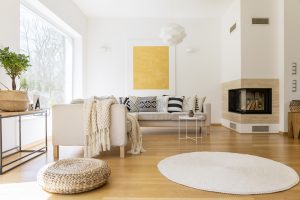 ¿Cómo decorar un interior de paredes blancas?