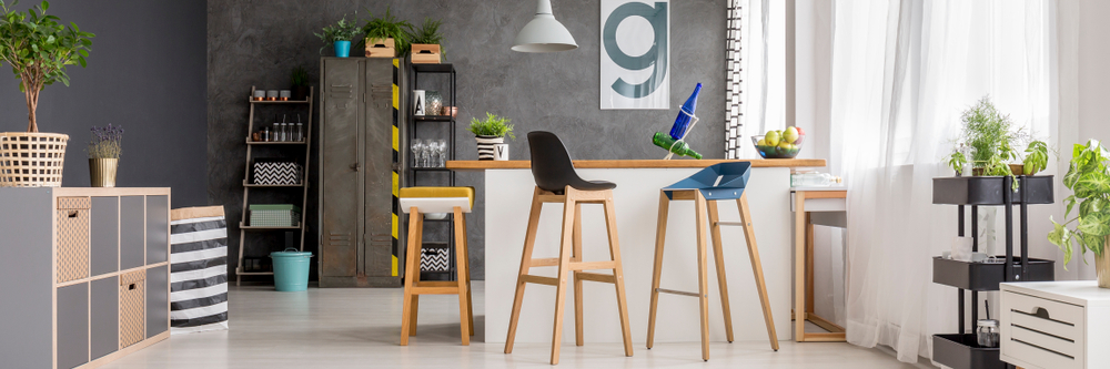 Taburetes de madera.