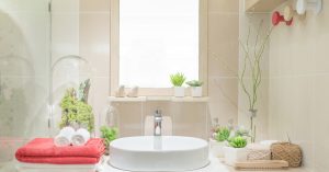 ¿Cómo darle un toque fresco al baño?