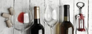 Decoración con botellas de vino y corcho