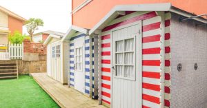 Cobertizos de madera para las herramientas del jardín