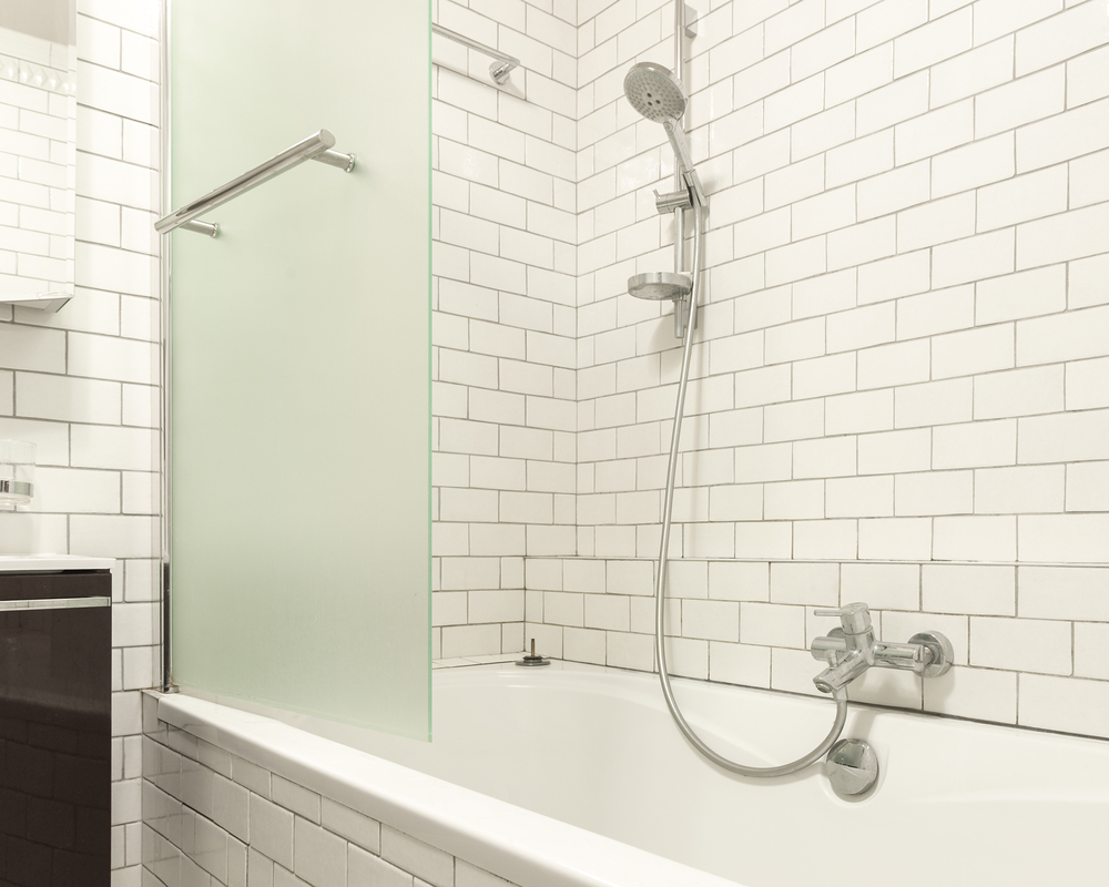 Mampara opaca para bañera.