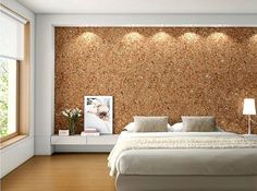 En este caso, una de las paredes está recubierta de corcho