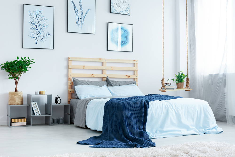 Ropa de cama azul índigo.