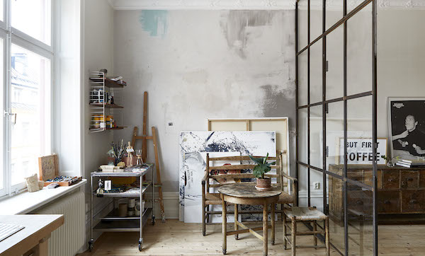 Zona de trabajo para un artista en un loft