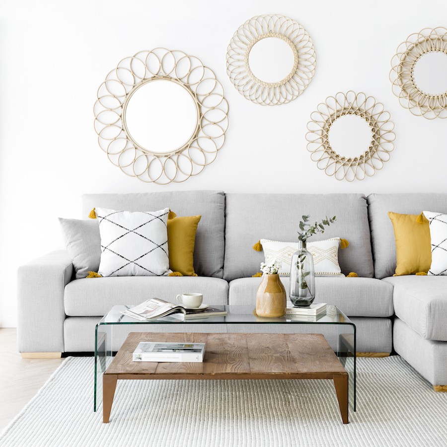 Conjunto de mesas auxiliares.