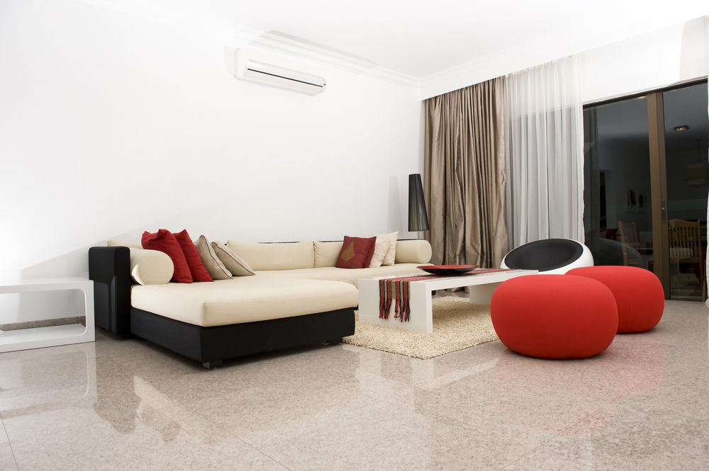 Salón con colores cálidos.