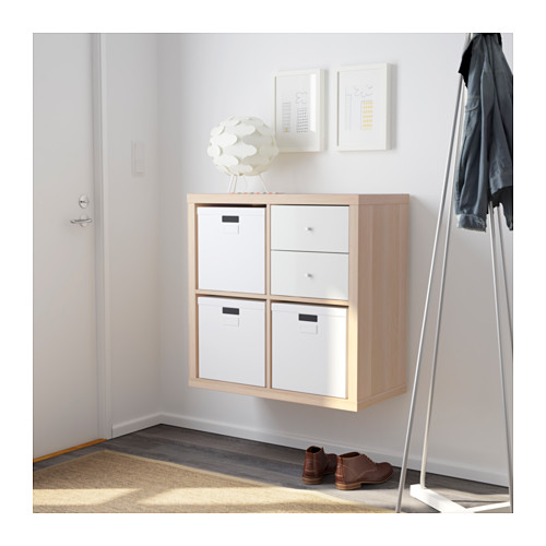 Estantería KALLAX modular: en este caso colocada en el recibidor a modo de consola.