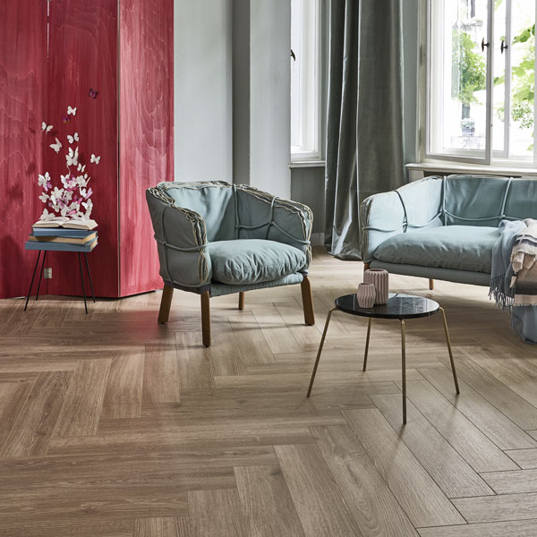 Tarima flotante efecto parqué resistente al agua.