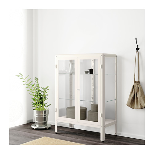 Vitrina de aluminio.