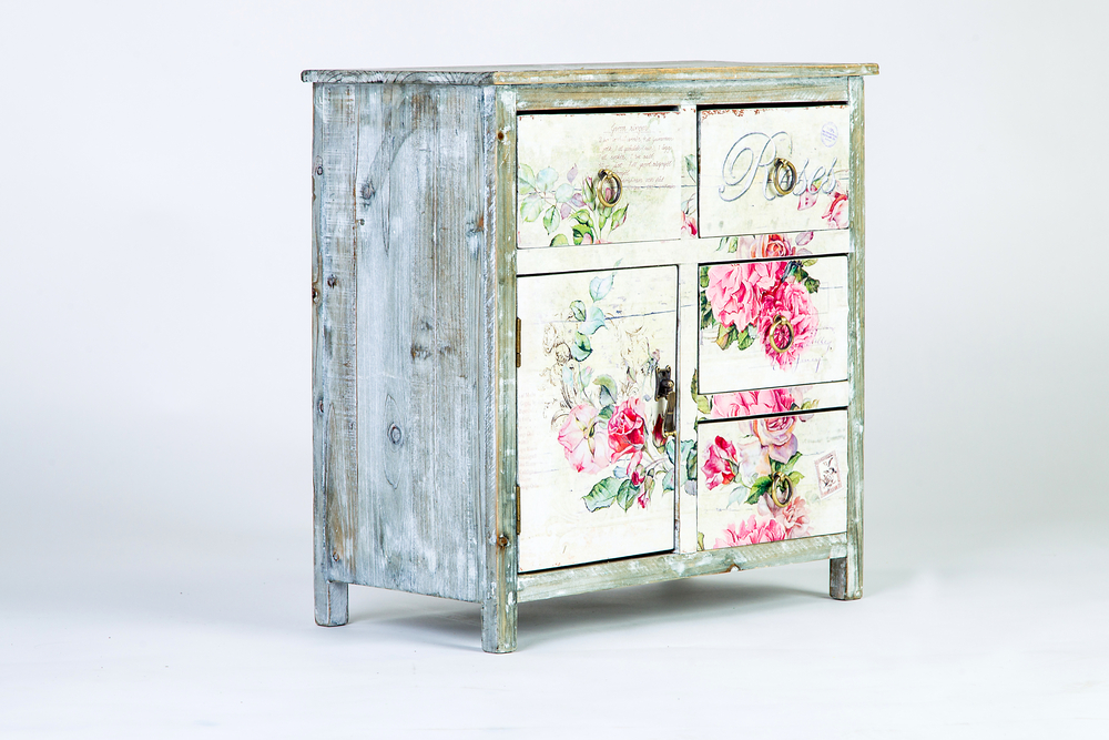 Aparador de estilo shabby chic.