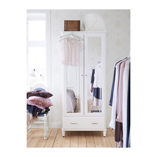 Armario TYSSEDAL de IKEA.