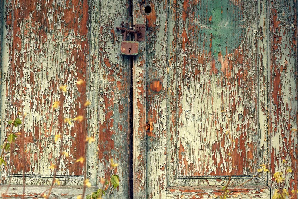 Como barnizar una puerta vieja