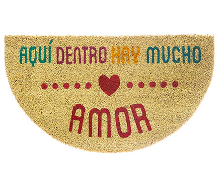 Felpudo con la frase "Aquí dentro hay mucho amor" de Leroy Merlin.