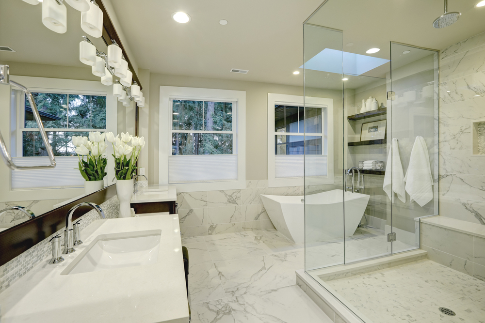 Baño de mármol.