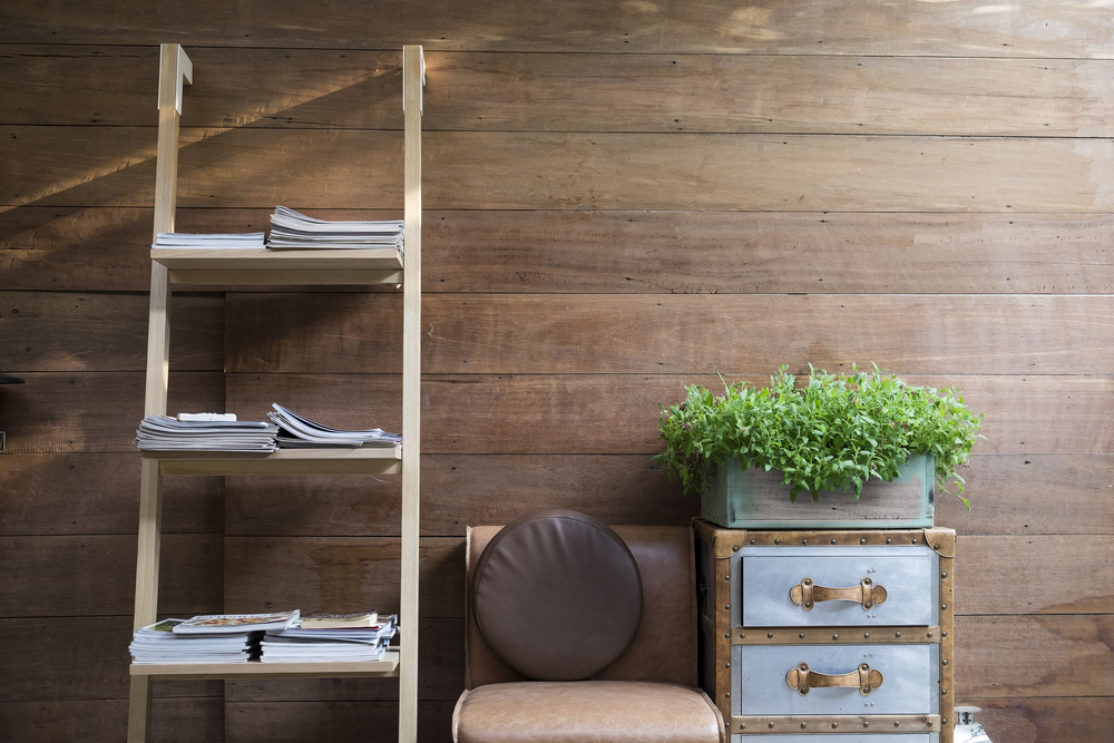 Escalera con baldas.