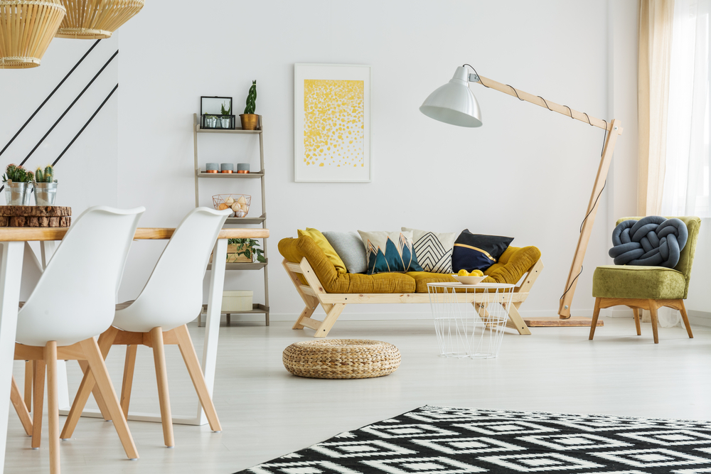 Lámpara flexo de pie.