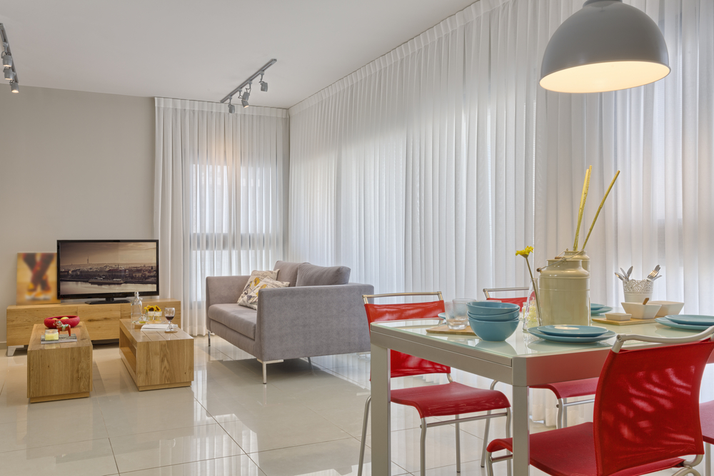 Mobiliario de un salón comedor.