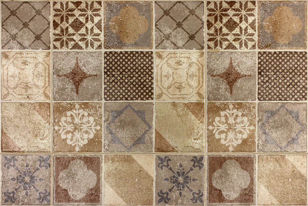 Azulejos tono tierra.