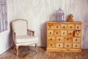 Mueble antiguo reciclado y barnizado.