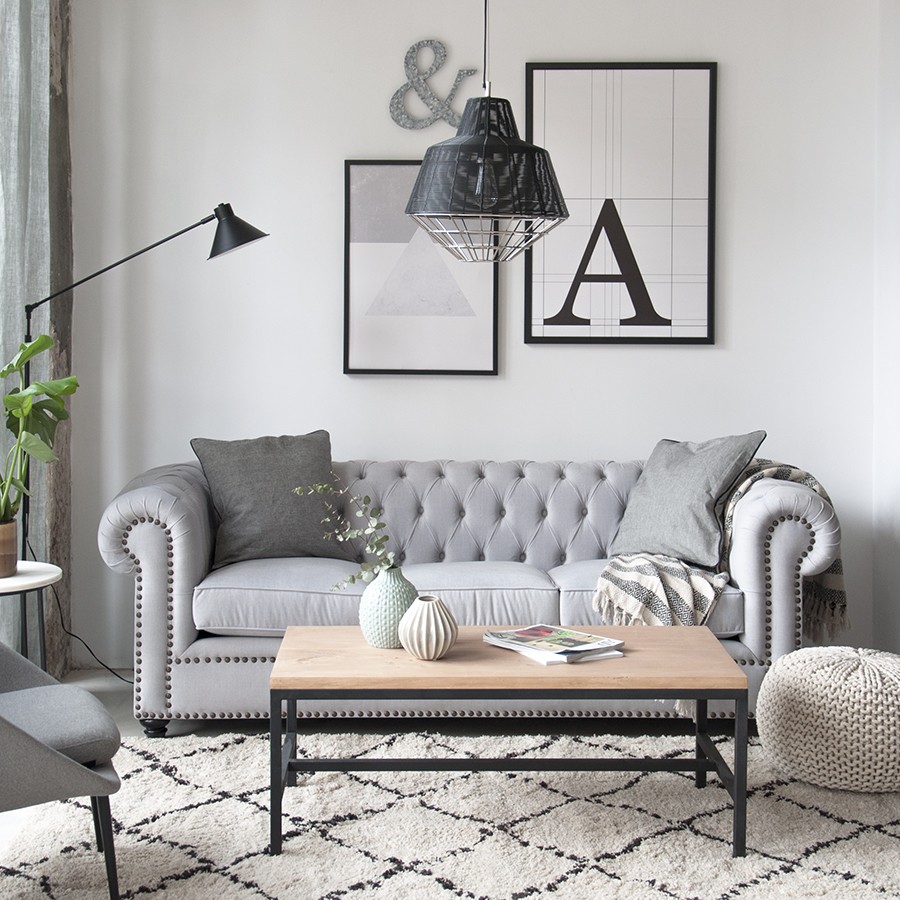 Chester sofa in gray.