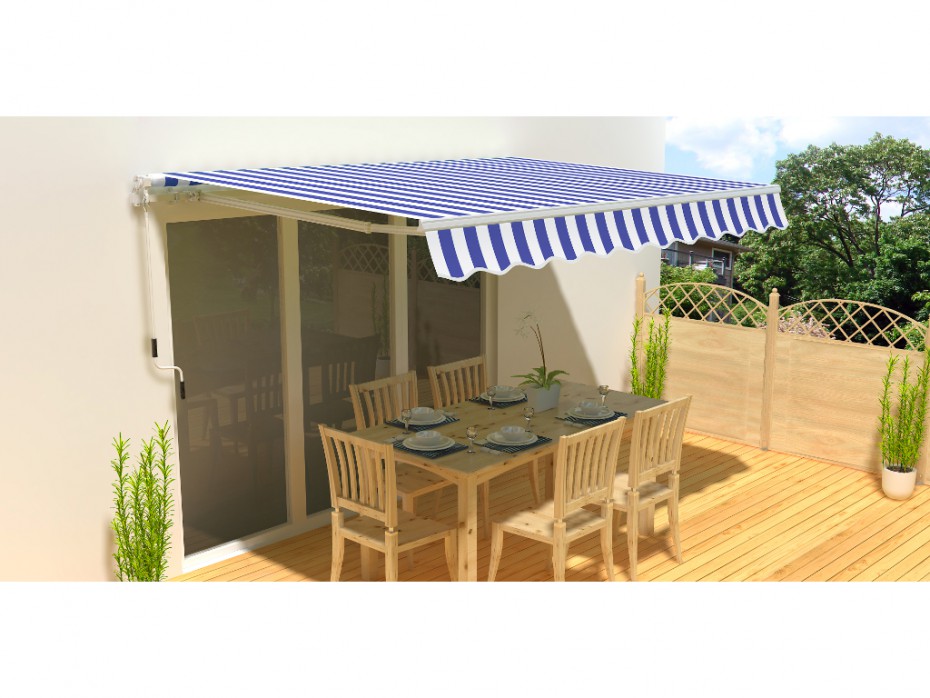 Toldo plegable de rayas.