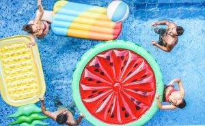 4 accesorios para piscinas que debes tener