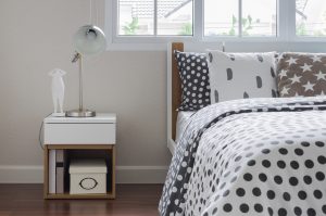 Cómo elegir las mejores mesitas de noche para tu habitación