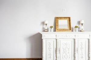 Las 4 mejores maneras de añadir accesorios brillantes en tu casa