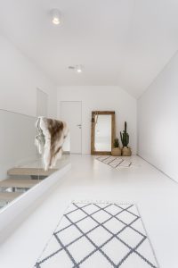 3 ideas para decorar pasillos estrechos