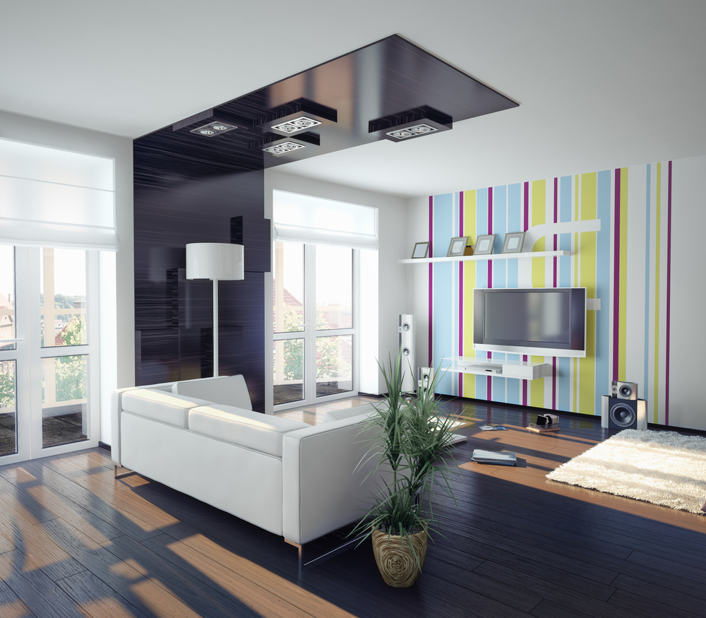 salón con pared a rayas verticales