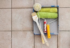 Pintar los azulejos del baño para mejorar su aspecto