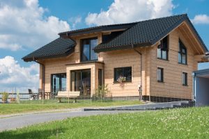 Casas de madera prefabricadas: ventajas e inconvenientes