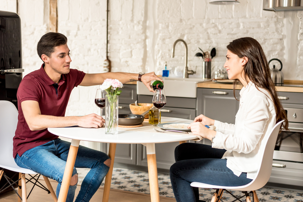 cena romántica en la cocina