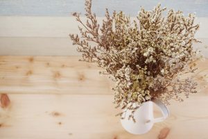 6 formas interesantes de decorar con ramas secas