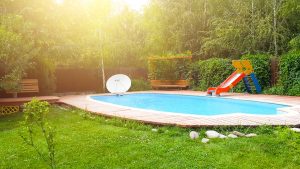 Piscina y jardín: cómo decorar de manera agradable