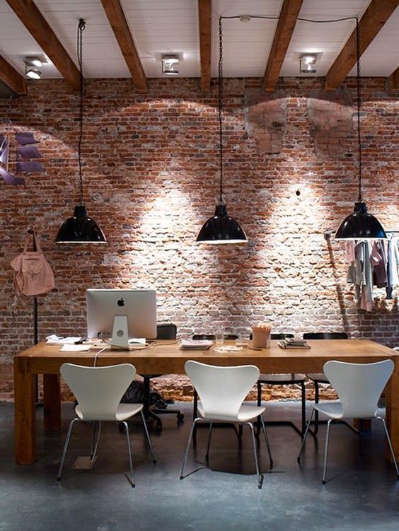 sótano convertido en oficina