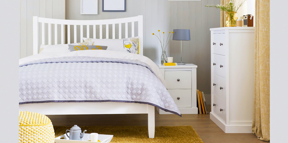 Chifonier clásico en blanco.