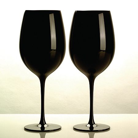 La cristalería en blanco y negro triunfa en la decoración.