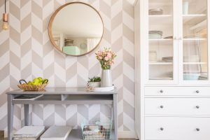 Conoce cómo decorar tu salón con espejos circulares