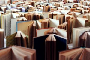 Sobrecubiertas para ocultar las portadas de libros viejos