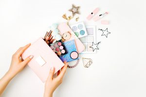 5 ideas para fabricar un organizador de maquillaje