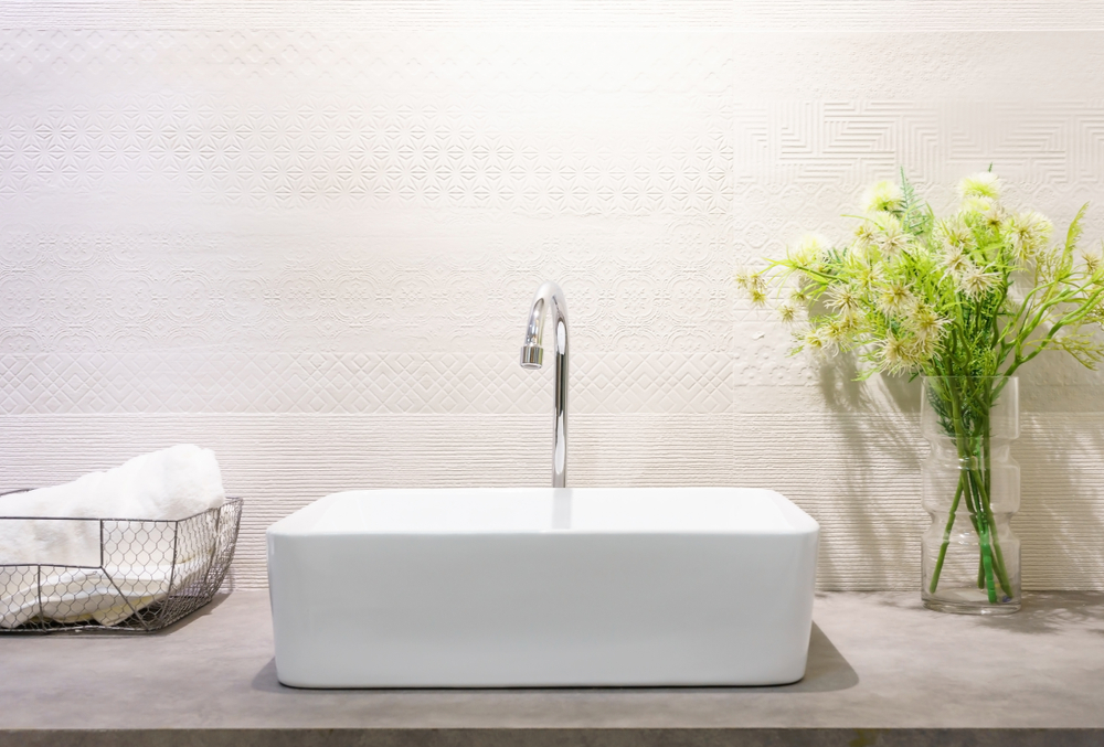 Papel de pared en blanco para baño.