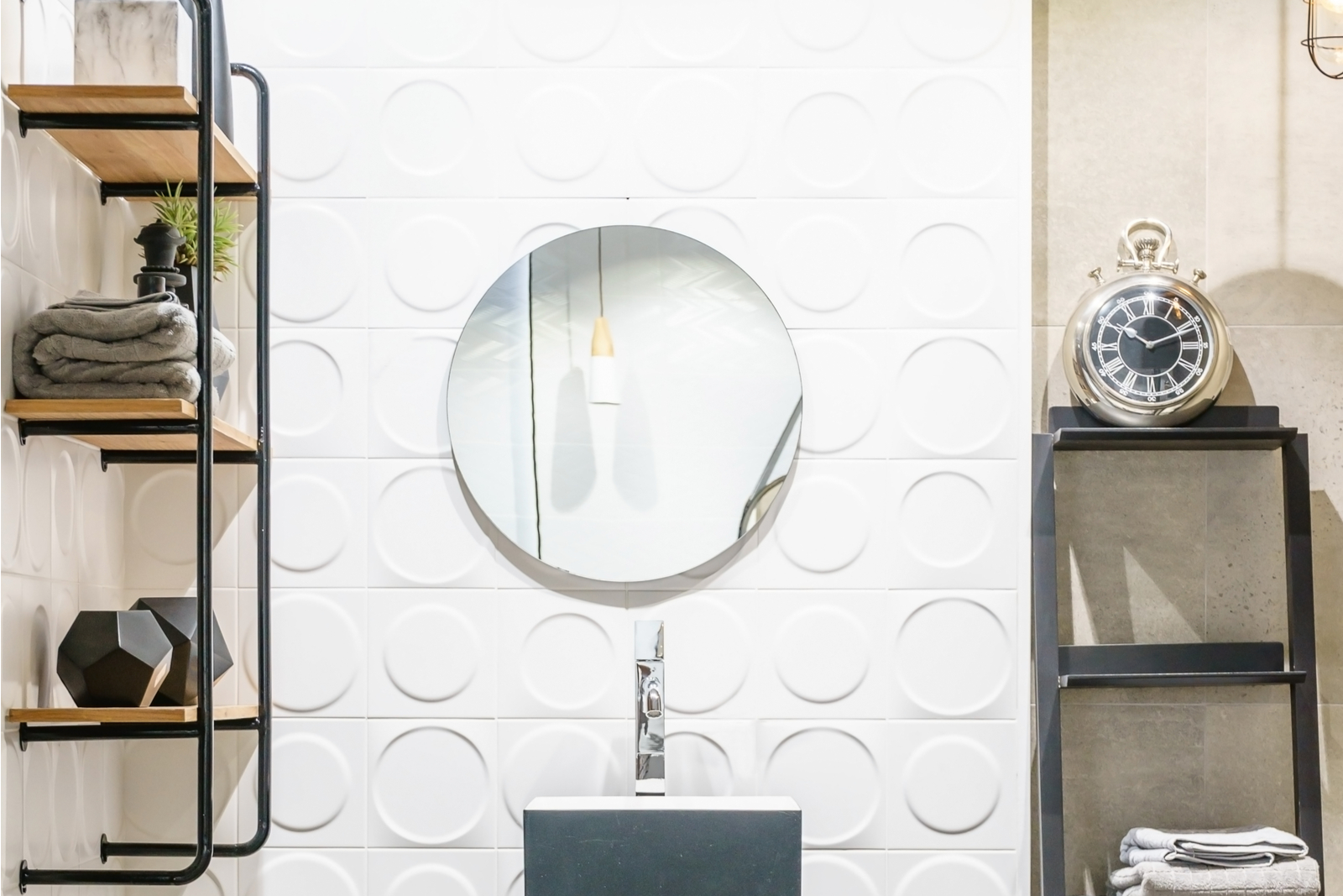 Papel de pared con relieve para el baño.