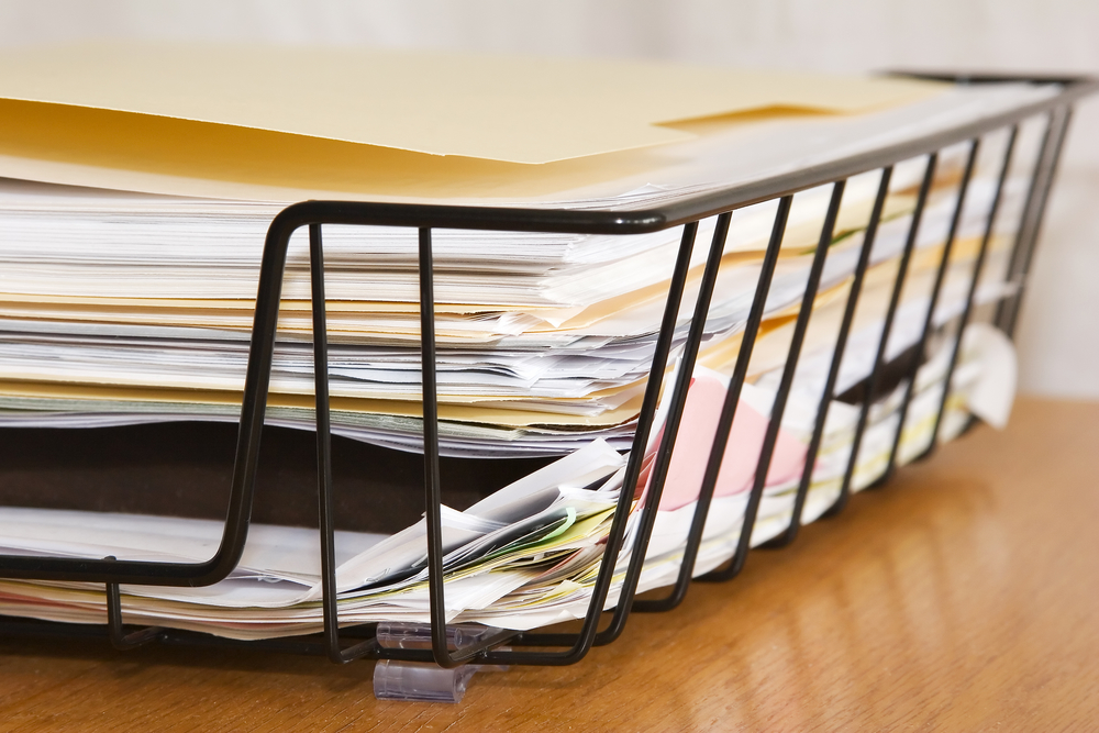 Bandeja portadocumentos metálica.