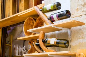 Fabrica tu propio botellero de madera con estos 7 pasos