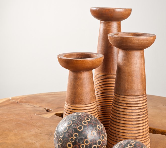 Candelabro de madera.