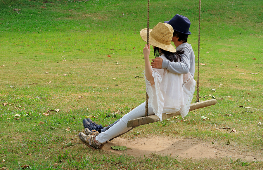 Los columpios para el jardín de madera y yute son muy fáciles de fabricar.